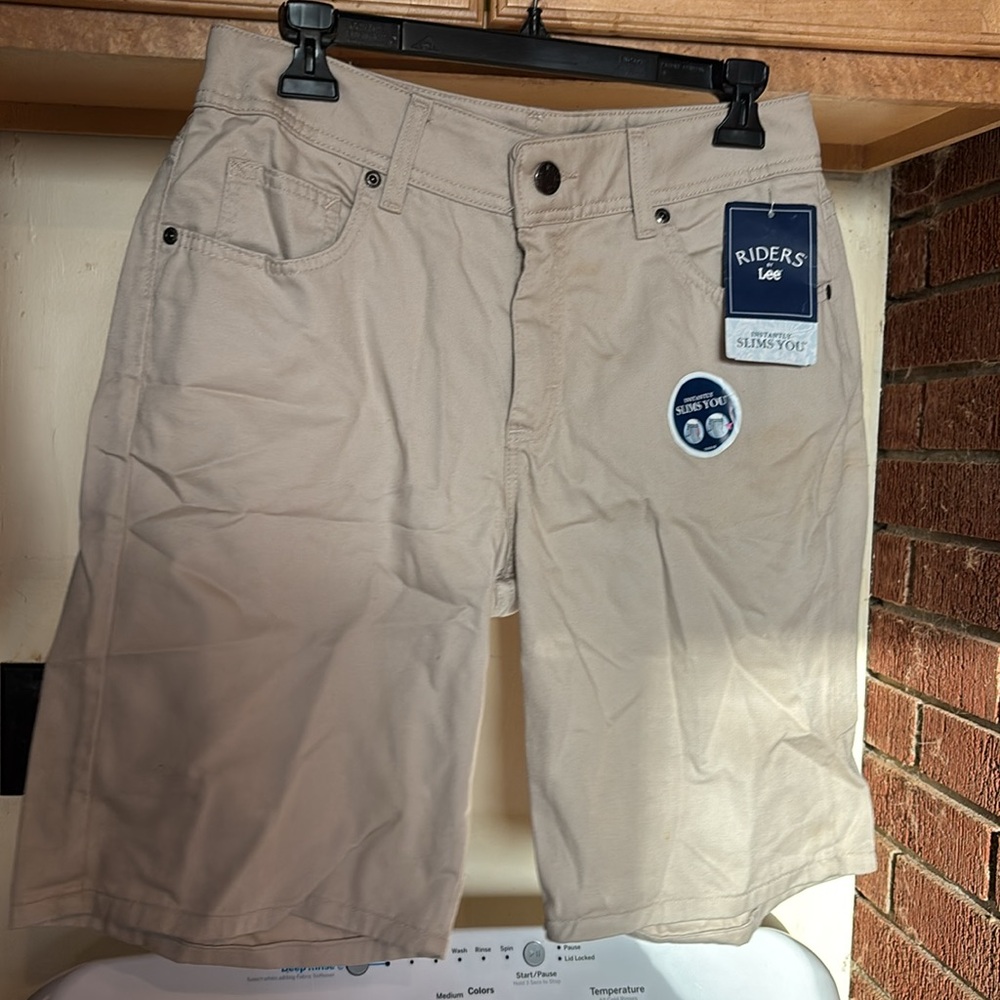 NWT Riders by Lee Tan Khaki Bermuda Shorts Instantly Slims You Irregular 10 M - Picture 7 of 16